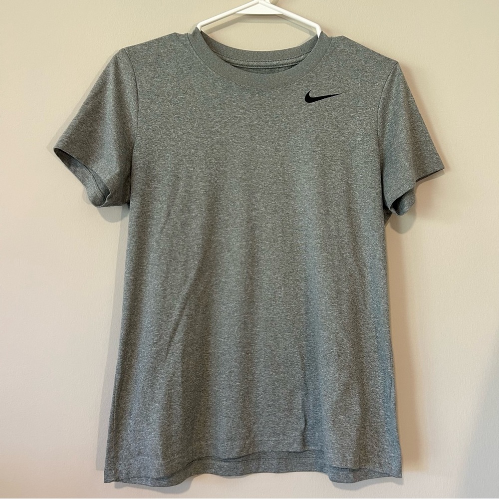 grey nike dri-fit tee - medium
